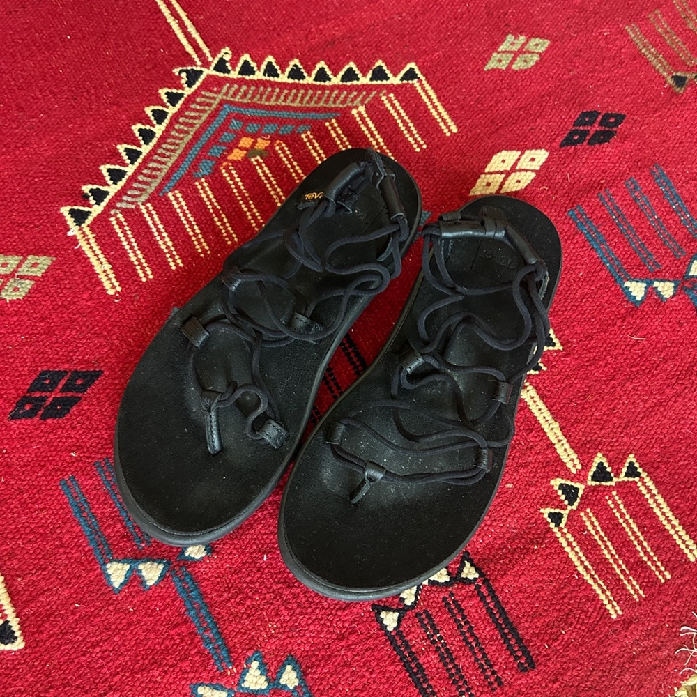 Lightly Worn Black Teva Voya Infinity Sandals (Sz 7)